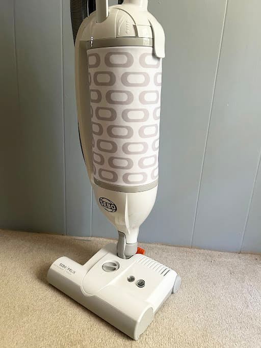 Sylvane Reviews: The SEBO Felix Premium Upright Vacuum Cleaner - Bottom Half Close-Up