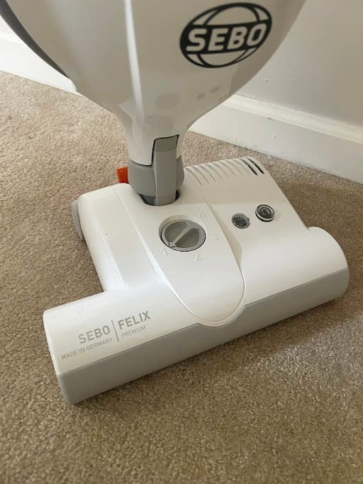 Sylvane Reviews: The SEBO Felix Premium Upright Vacuum Cleaner - Powerhead